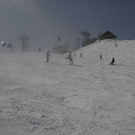 Naeba Mikuniso Hotel Кусацу Екстериор снимка