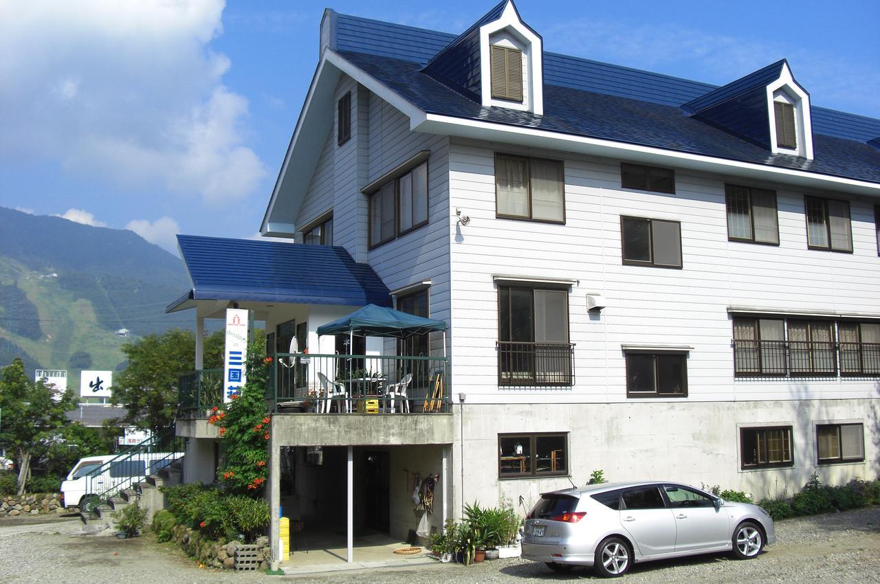 Naeba Mikuniso Hotel Кусацу Екстериор снимка