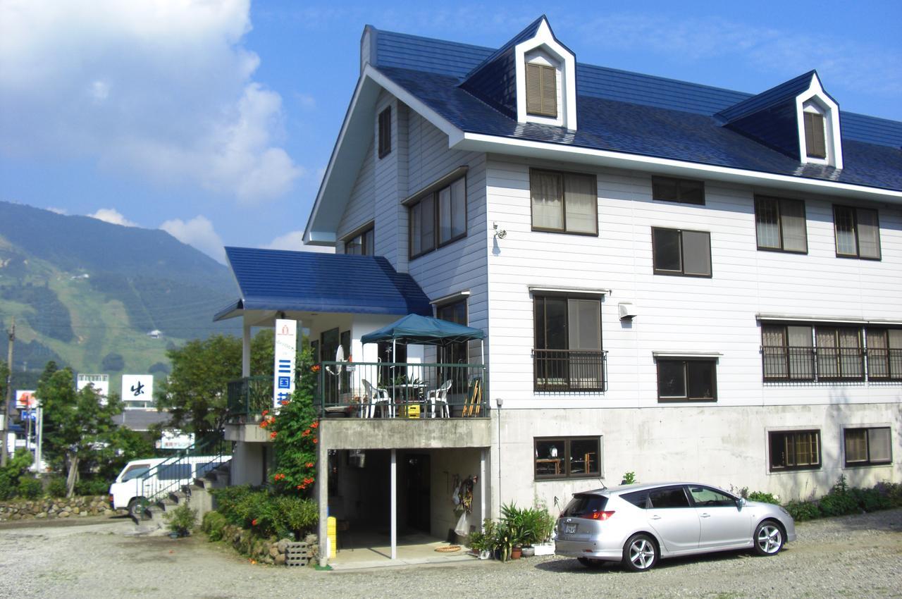 Naeba Mikuniso Hotel Кусацу Екстериор снимка