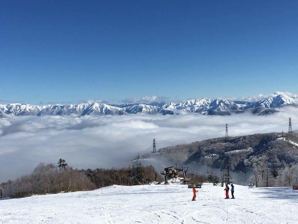 Naeba Mikuniso Hotel Кусацу Екстериор снимка