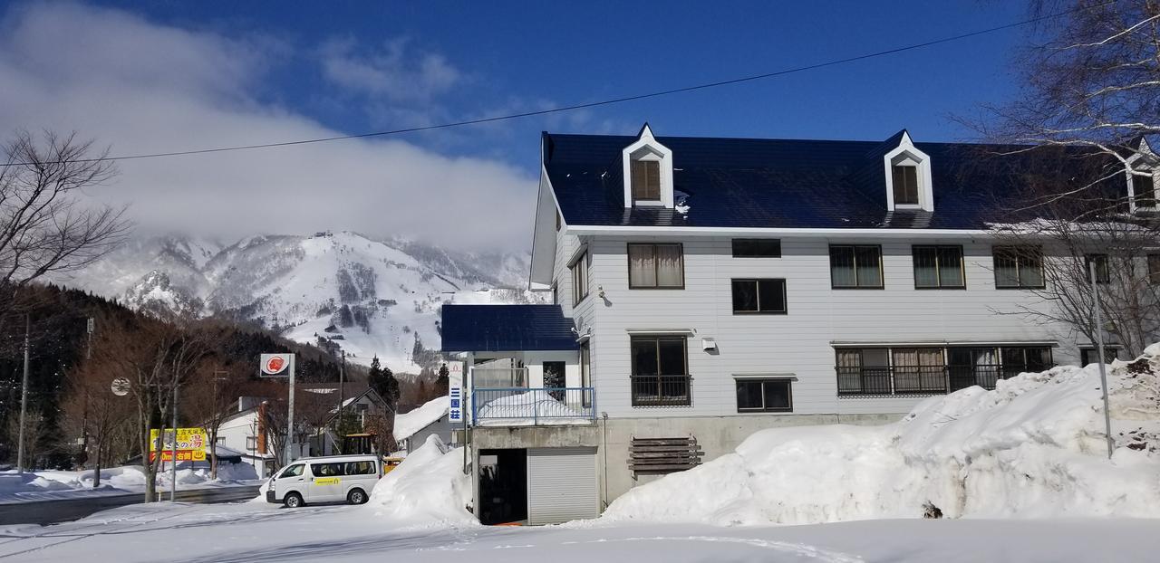 Naeba Mikuniso Hotel Кусацу Екстериор снимка